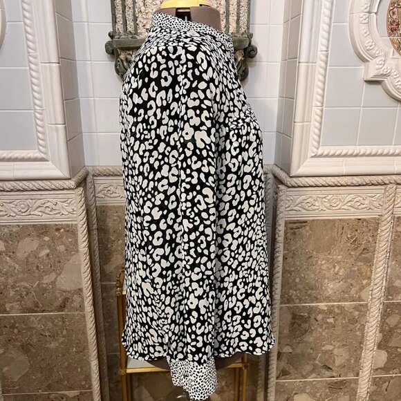 A. N. A. Sz XL. Black white Chiffon Pullover. Contrast cuff placket Poly. B29 - Picture 2 of 5